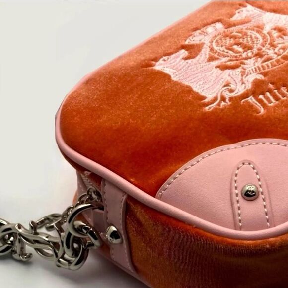 **SOLD** Juicy Couture Hollyhock Peach Velour Crossbody Camera Bag Pink PU - Picture 5 of 14